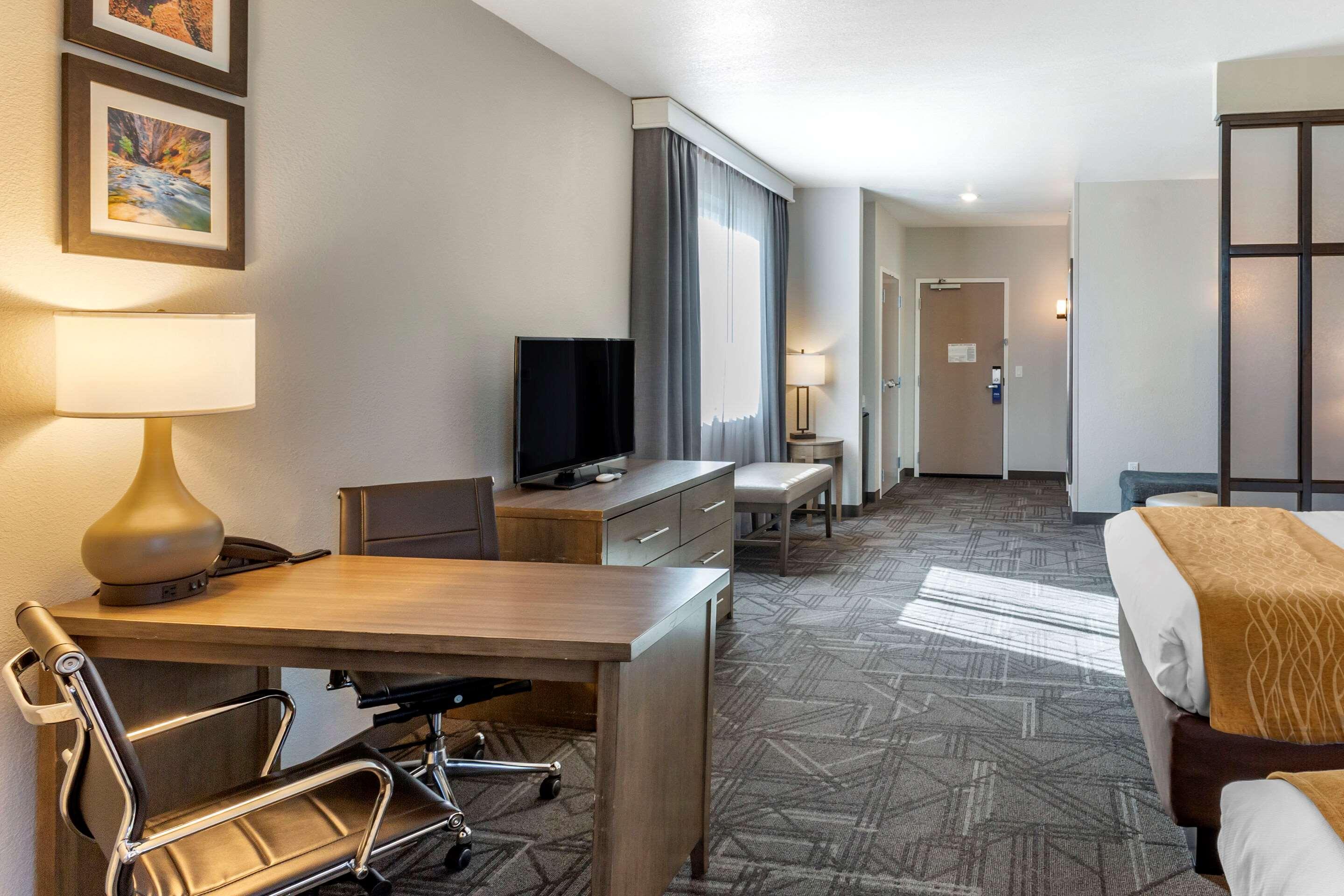 Comfort Inn & Suites Salt Lake City Airport Eksteriør billede